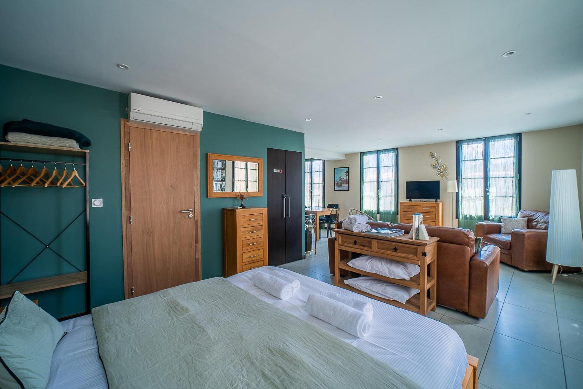 Suites Coronell D'En Vila بيربينيو المظهر الخارجي الصورة