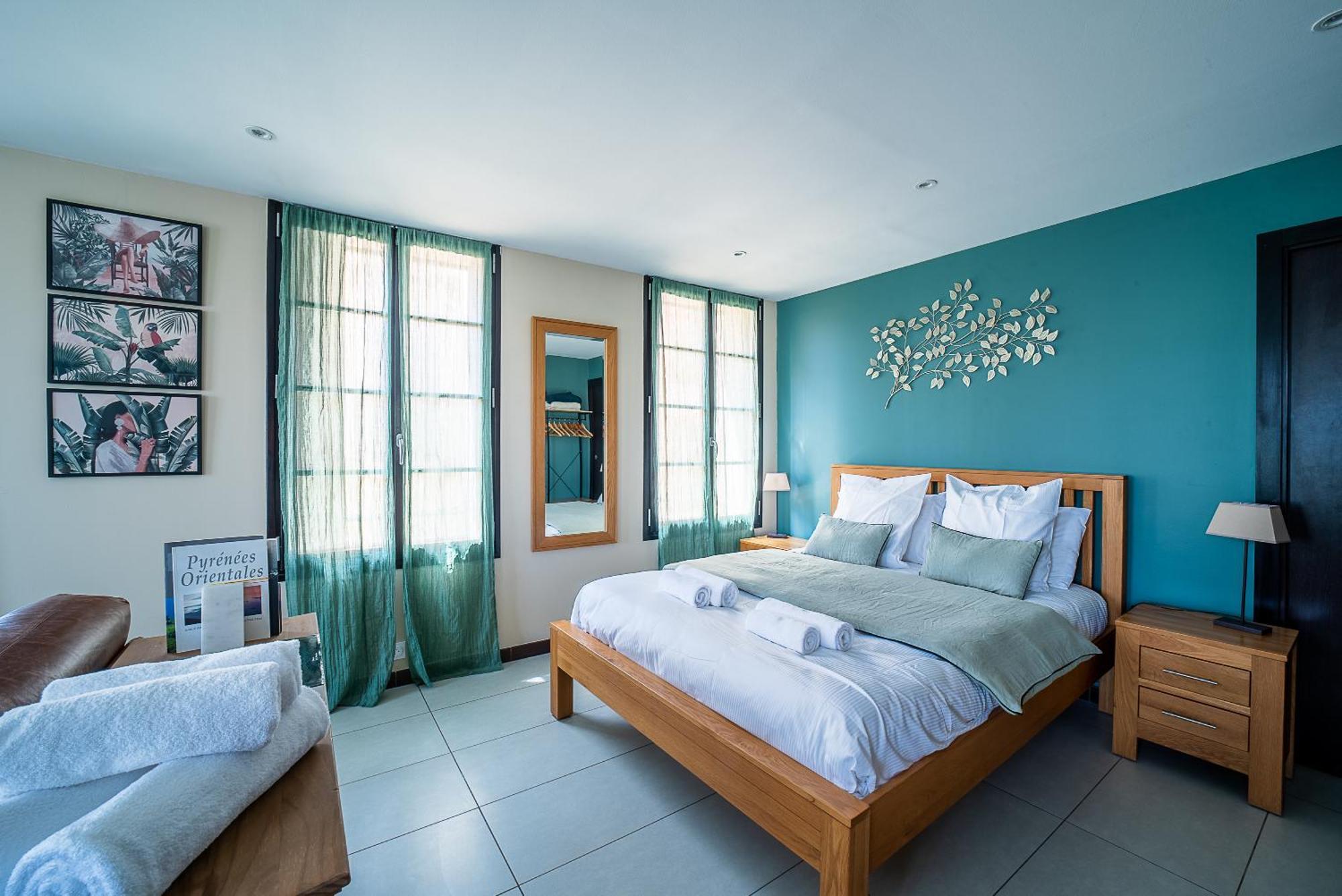 Suites Coronell D'En Vila بيربينيو المظهر الخارجي الصورة