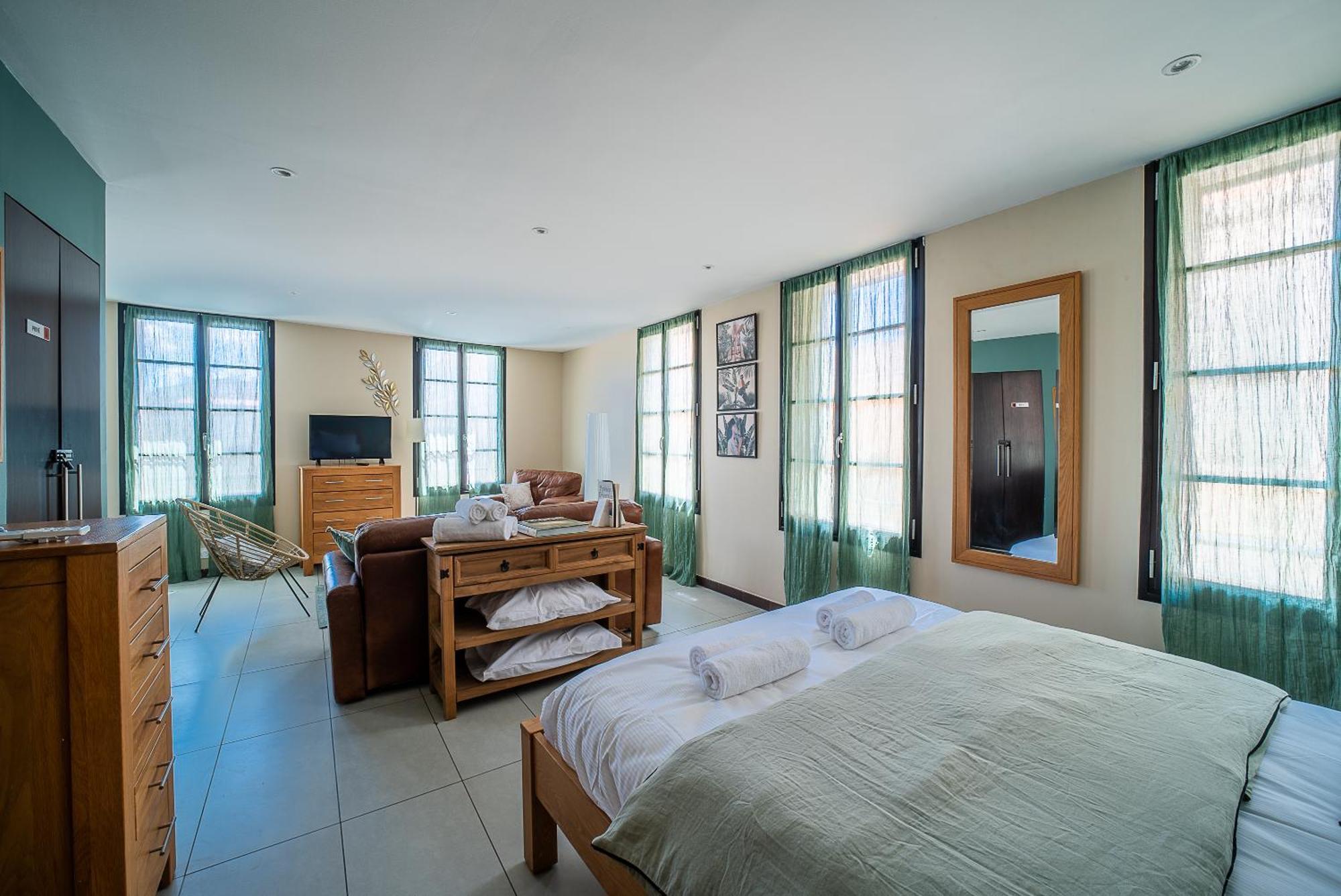 Suites Coronell D'En Vila بيربينيو المظهر الخارجي الصورة