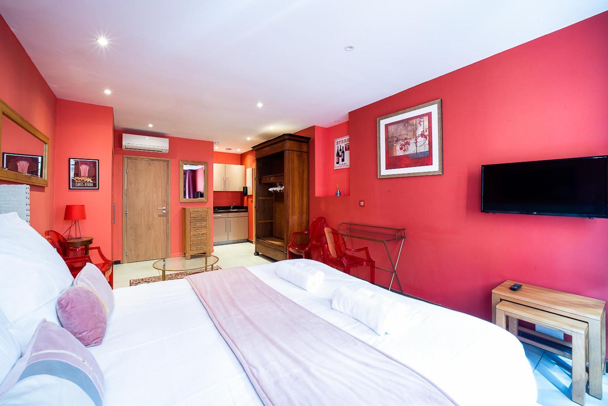 Suites Coronell D'En Vila بيربينيو المظهر الخارجي الصورة