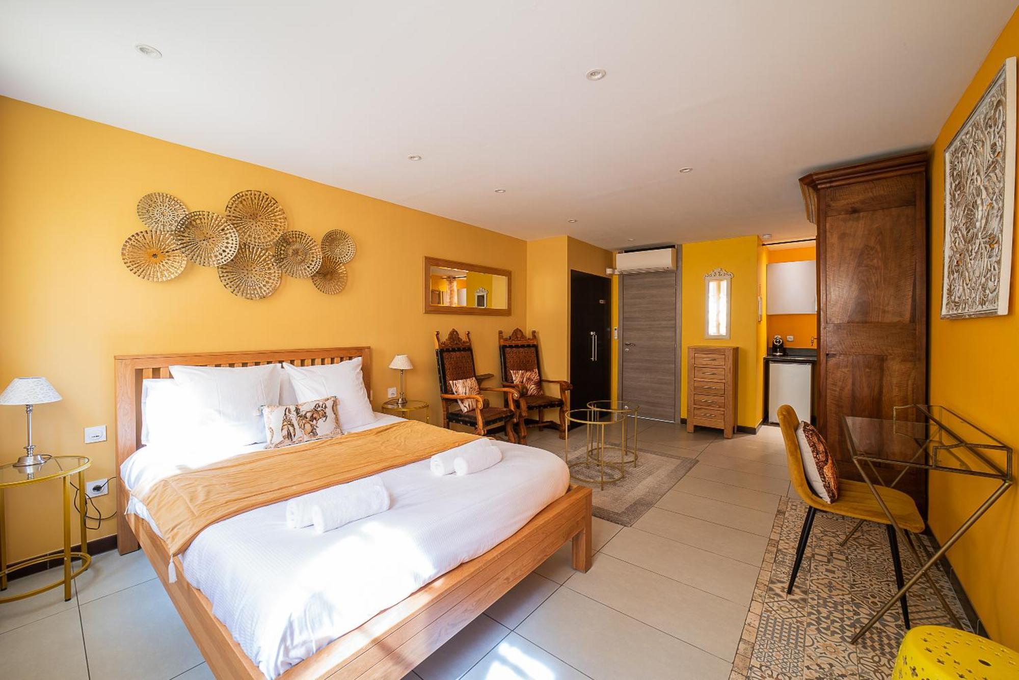 Suites Coronell D'En Vila بيربينيو المظهر الخارجي الصورة