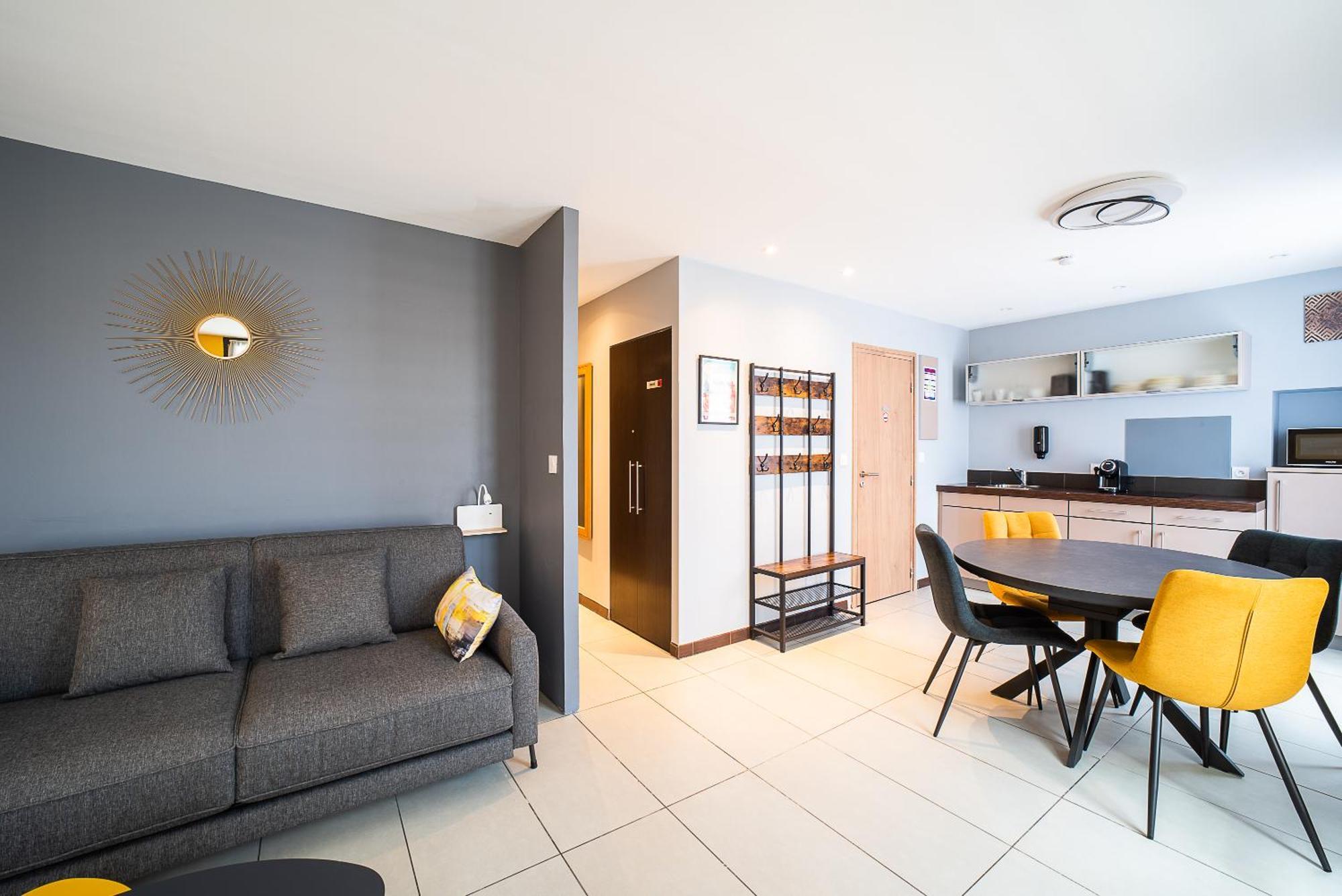 Suites Coronell D'En Vila بيربينيو المظهر الخارجي الصورة