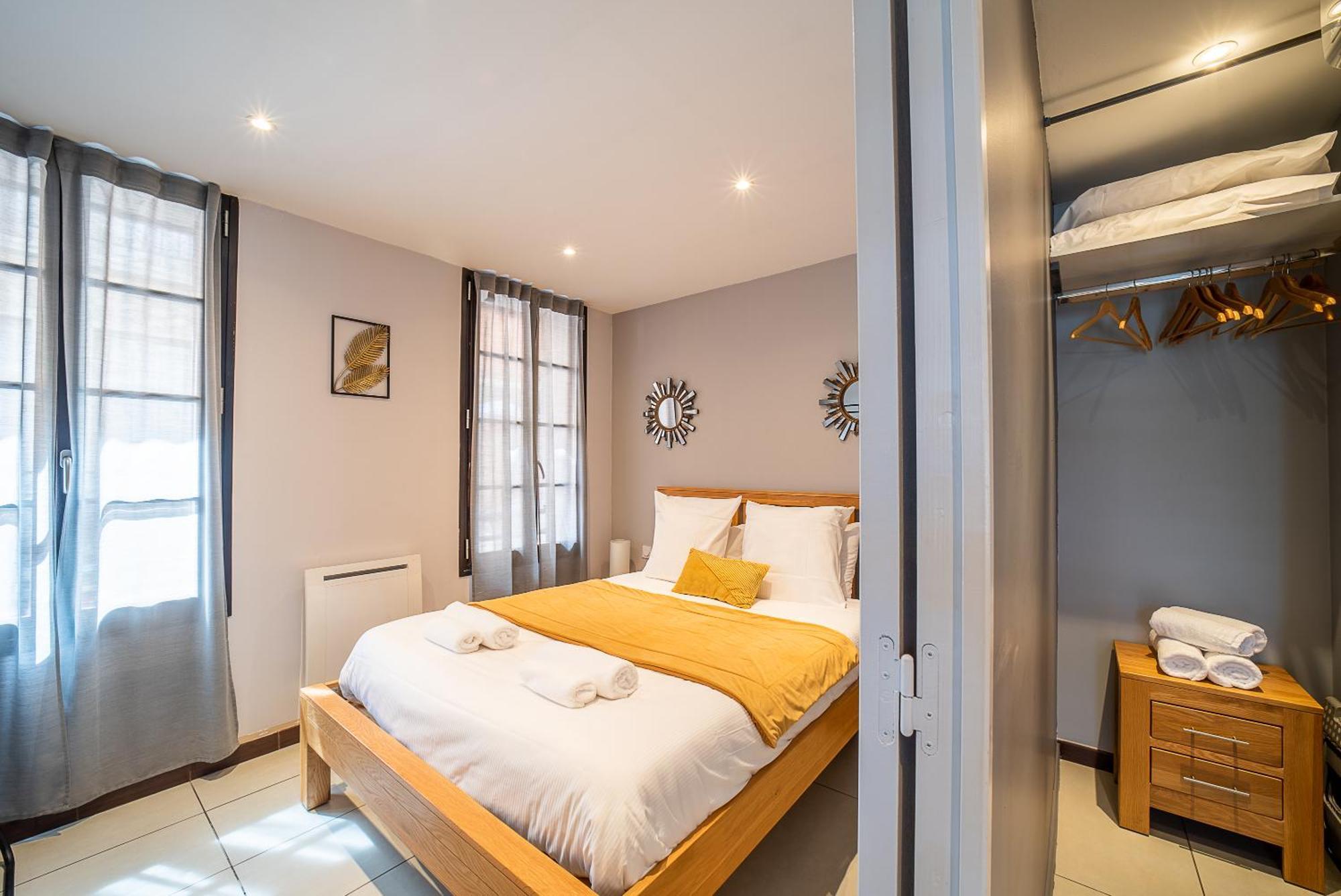 Suites Coronell D'En Vila بيربينيو المظهر الخارجي الصورة