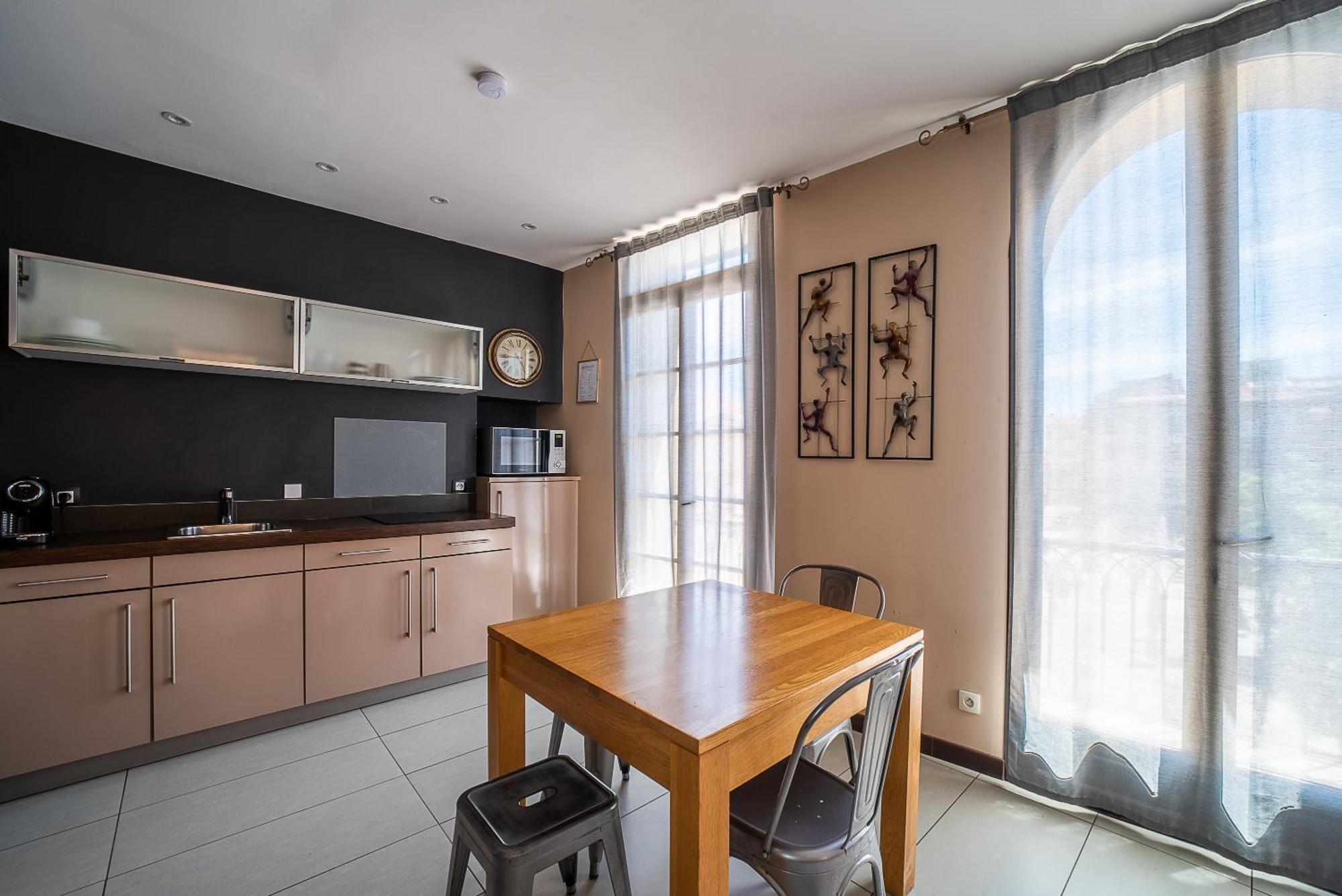Suites Coronell D'En Vila بيربينيو المظهر الخارجي الصورة