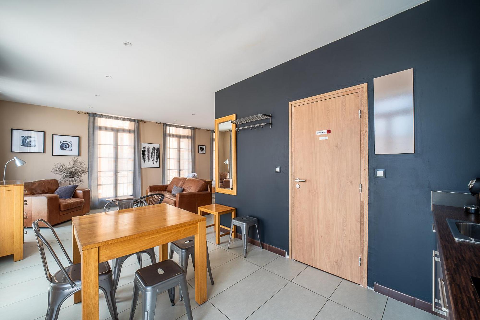 Suites Coronell D'En Vila بيربينيو المظهر الخارجي الصورة