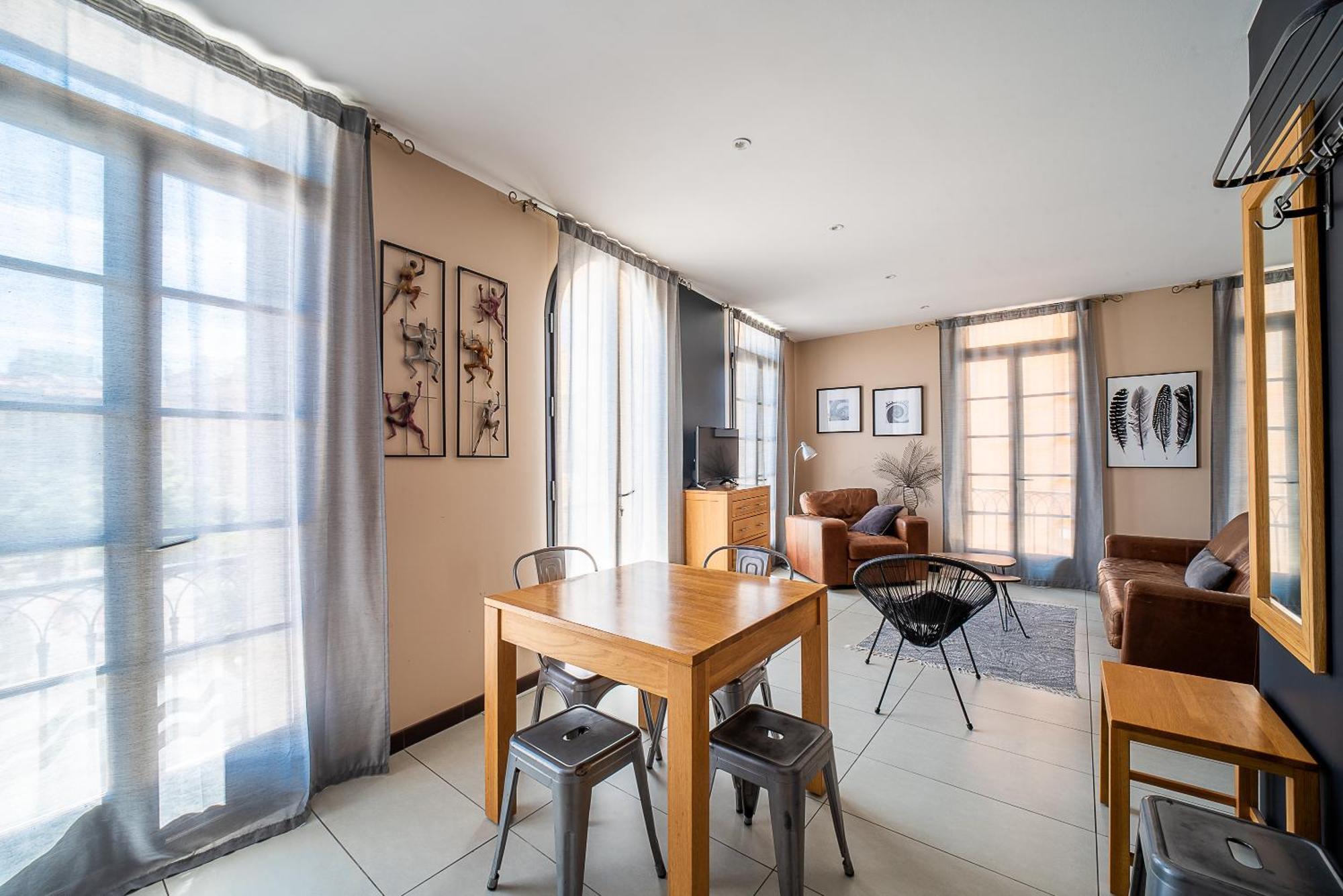 Suites Coronell D'En Vila بيربينيو المظهر الخارجي الصورة