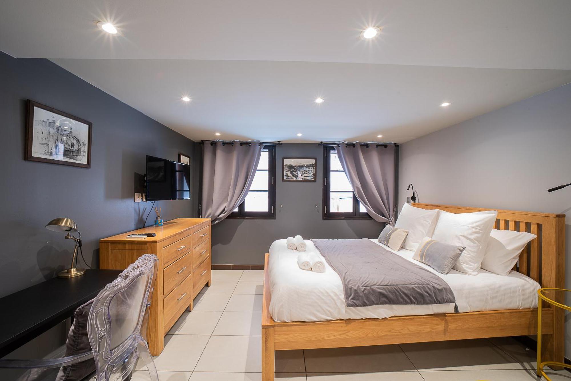 Suites Coronell D'En Vila بيربينيو المظهر الخارجي الصورة