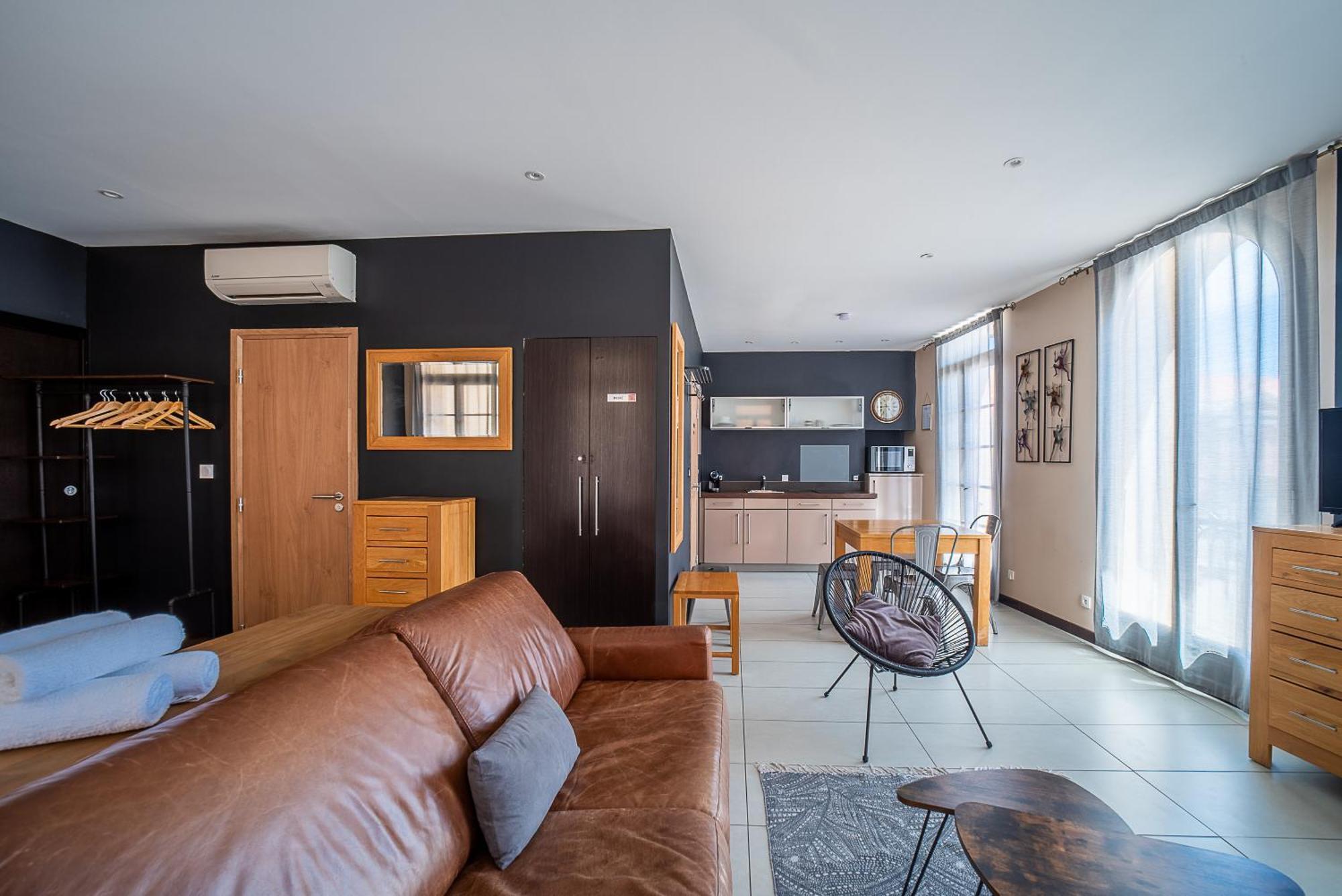 Suites Coronell D'En Vila بيربينيو المظهر الخارجي الصورة