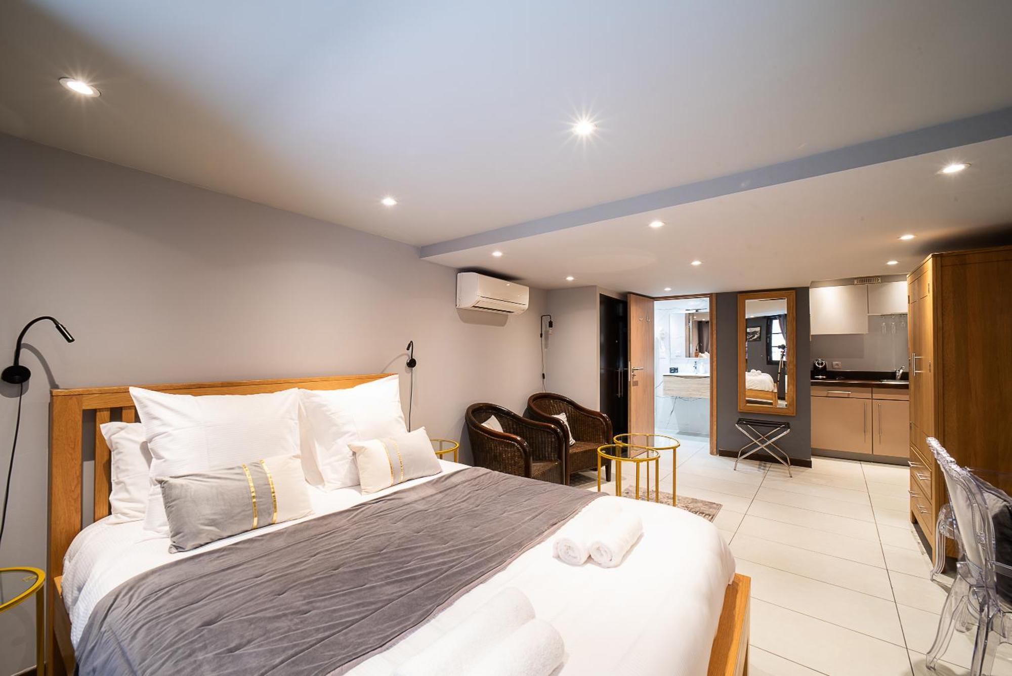 Suites Coronell D'En Vila بيربينيو المظهر الخارجي الصورة