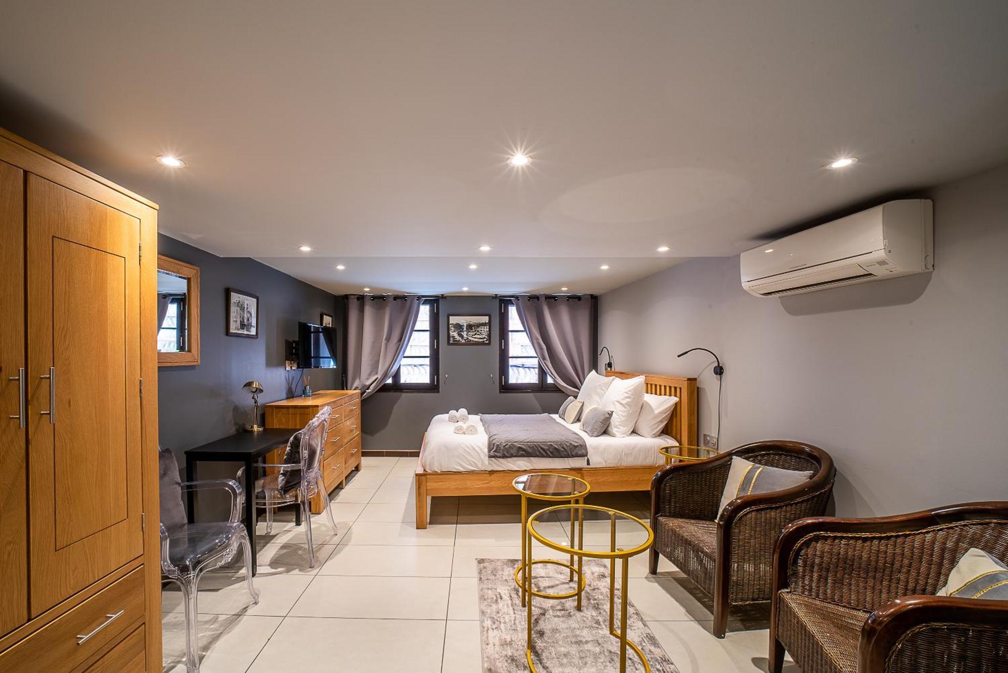 Suites Coronell D'En Vila بيربينيو المظهر الخارجي الصورة